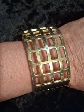 Vintage Gold-Tone Grid Cuff Bracelet Spring Hinge Wide Cuff.